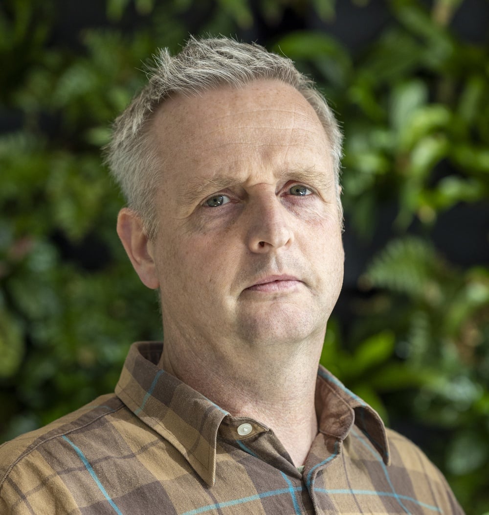 Bart van Tilburg, boomtechnisch adviseur bij idverde, voor een groene plantenwand.